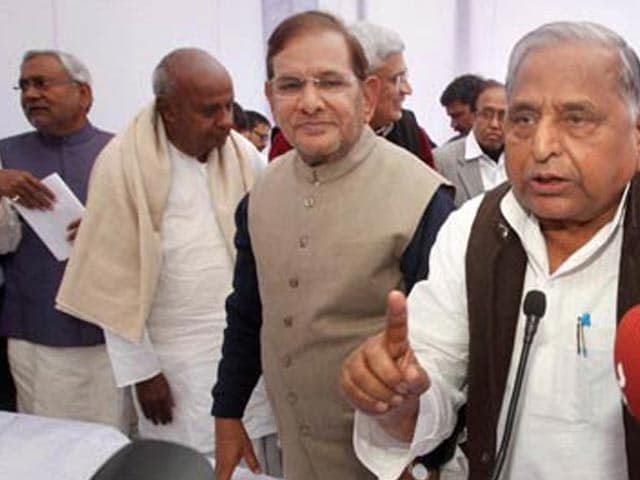 Video : Nitish, Mulayam in 11-party front to battle Congress, BJP in Lok Sabha polls