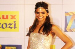 Deepika's got her bag full Deepika's got her bag full