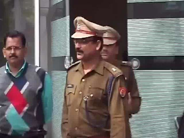 सुब्रत रॉय के घर से खाली हाथ लौटी पुलिस