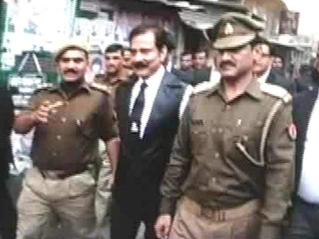 सहारा प्रमुख सुब्रत राय गिरफ्तार