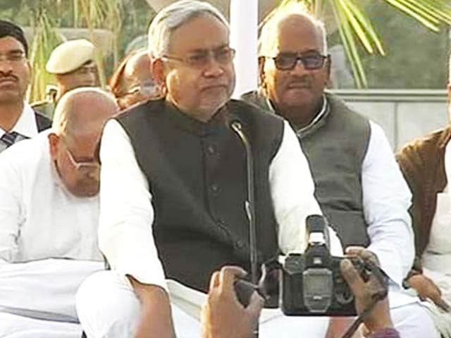 Another chief minister on dharna, this time Nitish in Patna