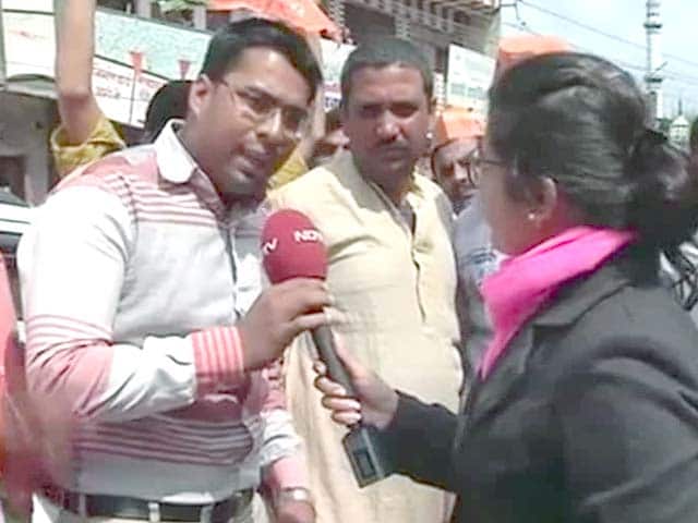 Video : Why isn't Narendra Modi speaking on gas price issue, ask AAP supporters