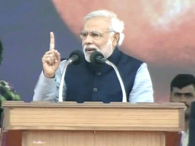 Video : 150 riots in UP in one year, none in Gujarat in last 10 years: Narendra Modi in Lucknow
