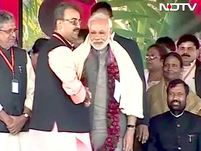 प्राइम टाइम इंट्रो : कितना चलेगा मोदी का पिछड़ा कार्ड?