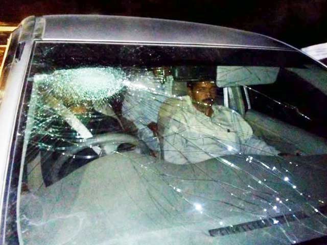 Day 1 of Gujarat road-show bumpy for Arvind Kejriwal, convoy attacked
