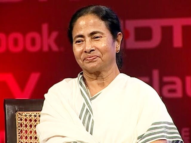 Respect Anna, won't comment on Kejriwal, says Mamata Banerjee