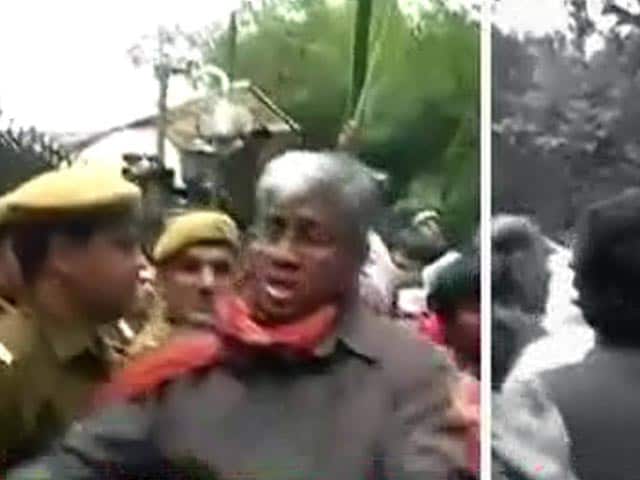 Video : FIR filed after AAP and BJP supporters clash in New Delhi