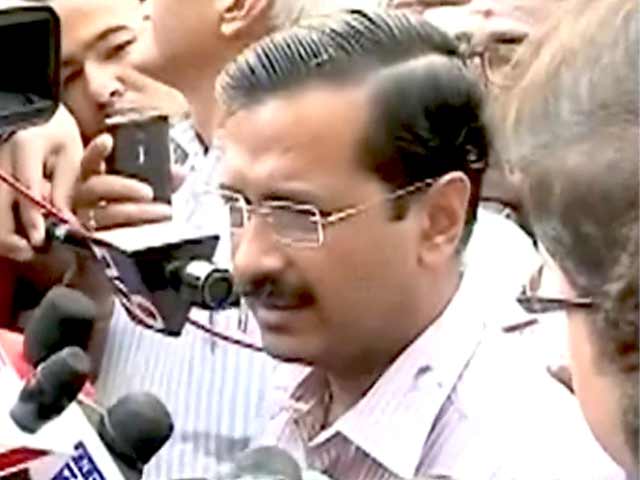 किसानों की जमीन को लेकर केजरीवाल ने मोदी को घेरा