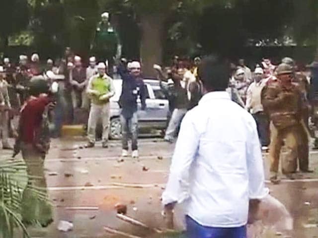 Video : Police report blames AAP for instigating Delhi violence