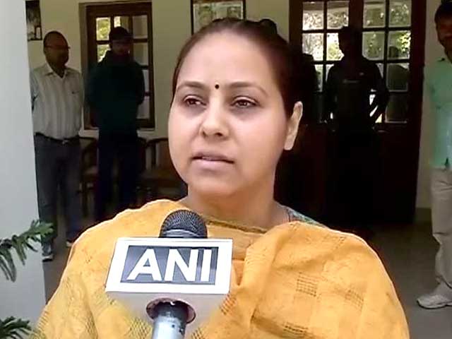 Video : When Lalu's daughter Misa Bharti tried to placate upset RJD MP, he fled