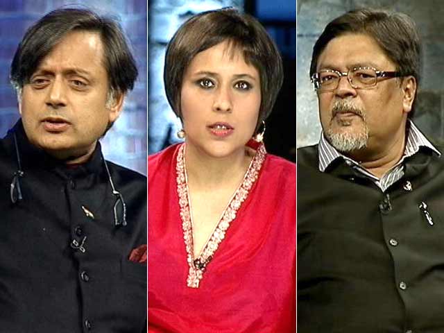Video : Alumni Shashi Tharoor, Chandan Mitra face new voters at old college