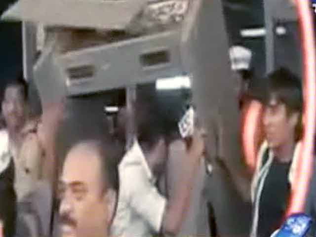 Video : केजरीवाल का मुंबई दौरा, चर्चगेट स्टेशन पर हुआ हंगामा