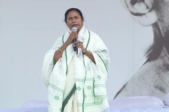 Mamata Banerjee's solo act in Delhi rally as Anna Hazare stays away Mamata Banerjee's solo act in Delhi rally as Anna Hazare stays away