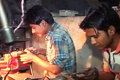 तालेबंदी की कगार पर अलीगढ़ का ताला उद्योग तालेबंदी की कगार पर अलीगढ़ का ताला उद्योग