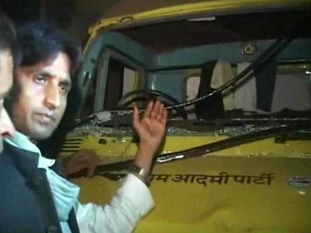 Video : Attacked by Congress workers in Amethi, alleges Aam Aadmi Party's Kumar Vishwas