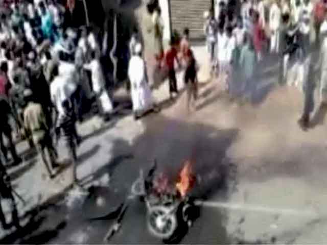 मालदा : टीएमसी-कांग्रेस समर्थकों के बीच झड़प