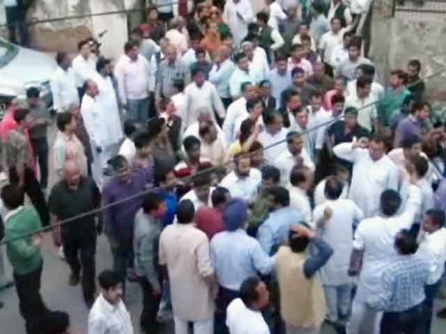 Videos : बीजेपी के गाजियाबाद दफ्तर में वीके सिंह का विरोध