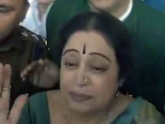 Video : Shown black flags in Chandigarh, Kirron Kher says she is not an 'outsider'