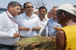 Farmer suicides: Maharashtra government announces Rs. 4000 crore package Farmer suicides: Maharashtra government announces Rs. 4000 crore package