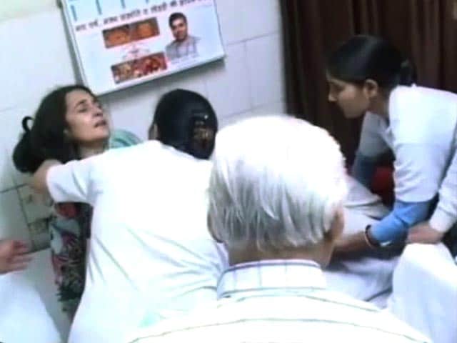 Video : Haryana minister Kiran Chaudhary attacked during campaigning