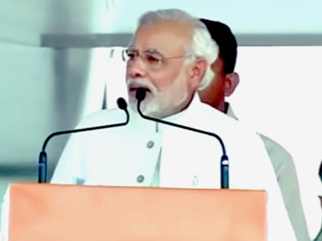 कांग्रेस के कुशासन की वजह से किसान परेशान : नरेंद्र मोदी