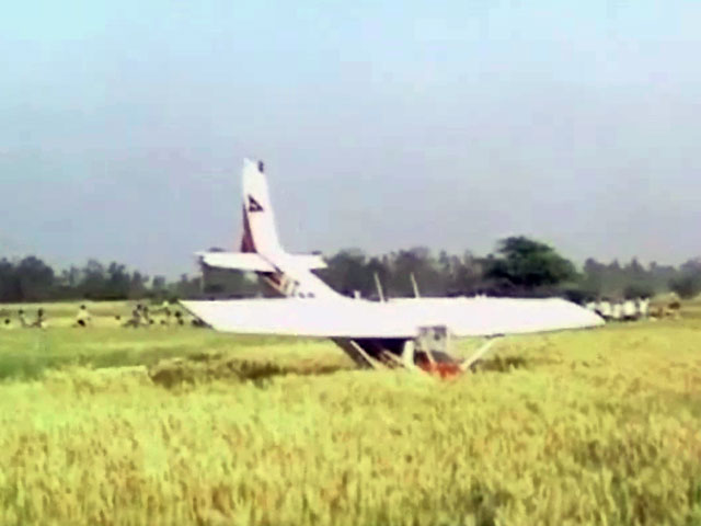 टला हादसा : रायबरेली में एयरक्राफ्ट की इमरजेंसी लैंडिंग