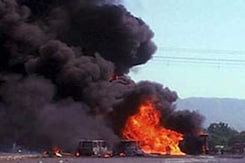 7 dead as tanker explodes on Mumbai-Ahmedabad highway 7 dead as tanker explodes on Mumbai-Ahmedabad highway
