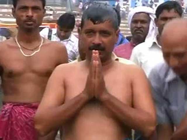 In Varanasi, Kejriwal takes a dip in Ganga