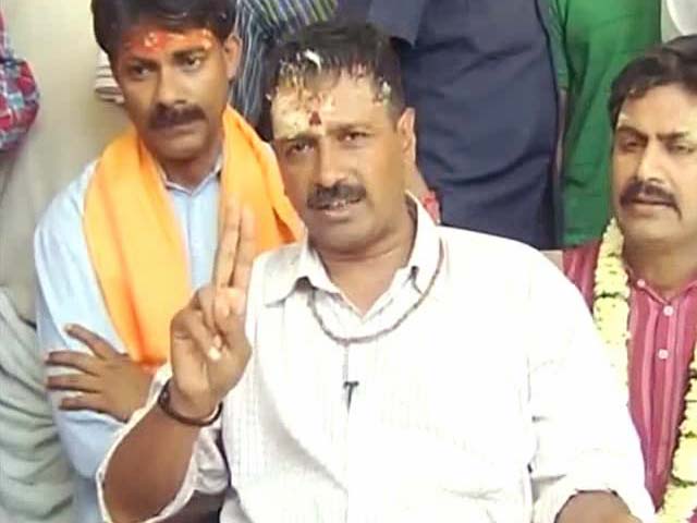 The aam aadmi & the General