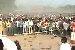 नरेंद्र मोदी की सभा में लाठीचार्ज नरेंद्र मोदी की सभा में लाठीचार्ज