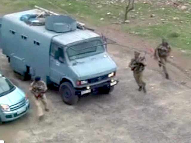 Videos : जम्मू-कश्मीर में आर्मी कैंप पर आतंकियों का हमला, दो जवान शहीद