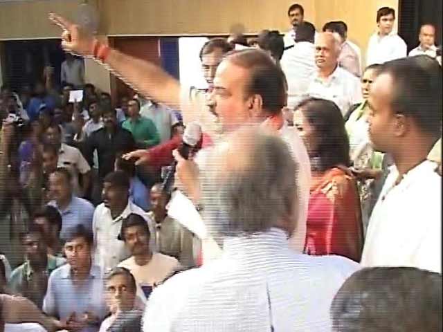 Video : Ananth Kumar-Nandan Nilekani debate abandoned after chaos