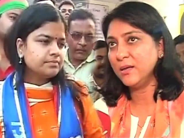 Videos : लोकसभा चुनाव 2014 : मुंबई में महिला प्रत्याशियों ने लगाया जोर