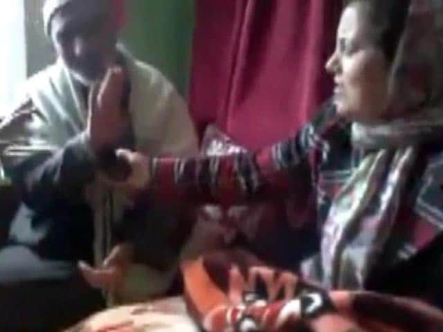 Video : Omar Abdullah's minister forces man to swear on Quran to vote for her party