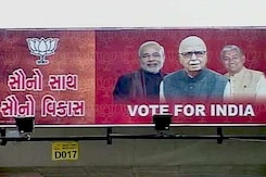 गुजरात में डैमेज कंट्रोल वाले पोस्टर गुजरात में डैमेज कंट्रोल वाले पोस्टर