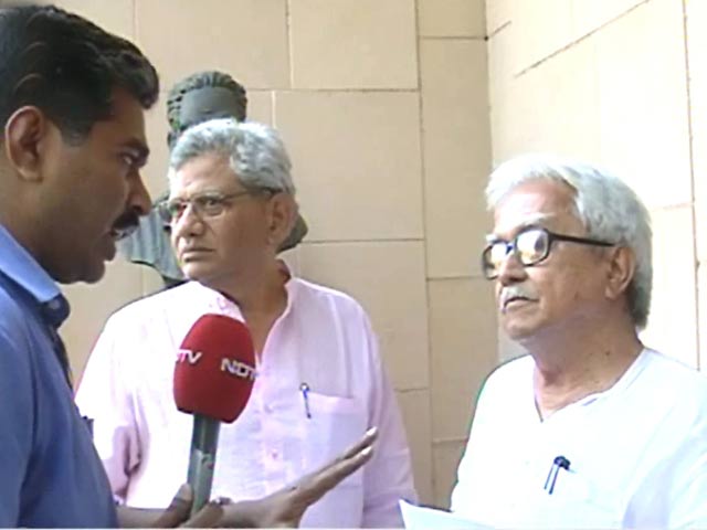 लेफ्ट फ्रंट के नेताओं ने चुनाव आयोग से की ममता की शिकायत