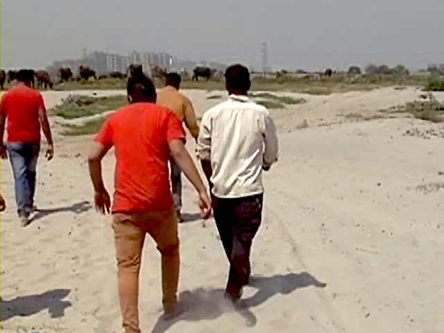 गांव से 90 किमी दूर पोलिंग बूथ...