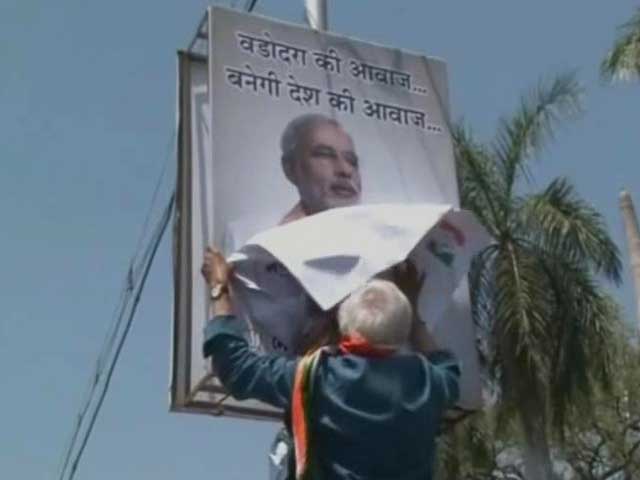 Video : Modi's opponent detained for pulling down his posters