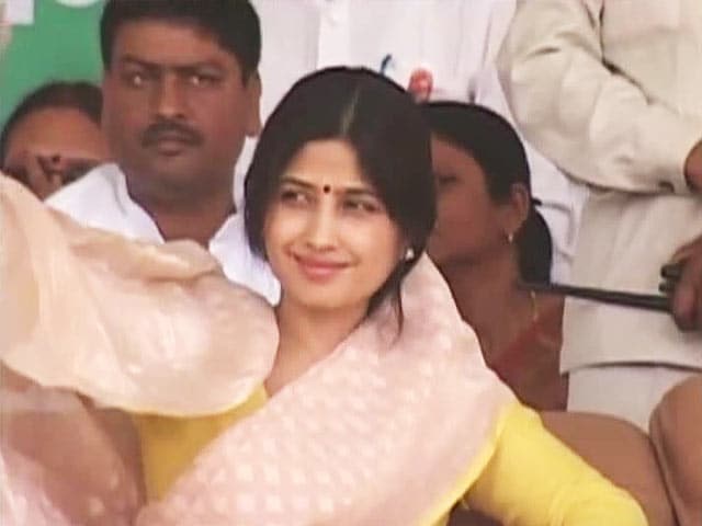 Video : Vote for me, make Mulayam PM, says Dimple Yadav