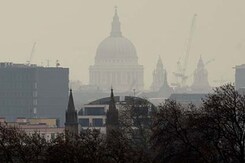 Smog blinds London, respiratory ailments on the rise Smog blinds London, respiratory ailments on the rise