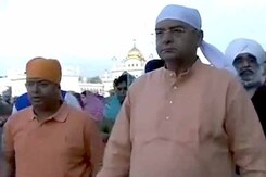 स्वर्ण मंदिर पहुंचे अरुण जेटली स्वर्ण मंदिर पहुंचे अरुण जेटली