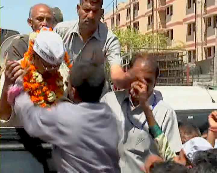 अरविंद केजरीवाल को ऑटोरिक्शा चालक ने मारा थप्पड़