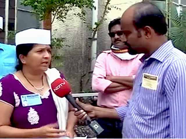 गडकरी कर रहे हैं वोटरों को प्रभावित करने की कोशिश : अंजलि दमानिया