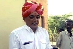 बीजेपी ने जसवंत के बेटे मानवेंद्र पर की कार्रवाई बीजेपी ने जसवंत के बेटे मानवेंद्र पर की कार्रवाई