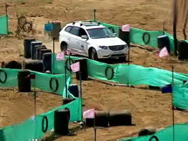The contestants navigate through the modern day Chakravyuh