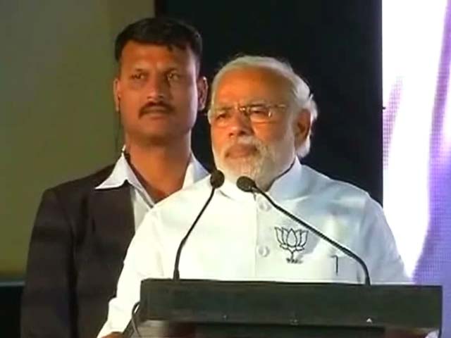 नहीं थम रहा बारू की किताब पर बवाल