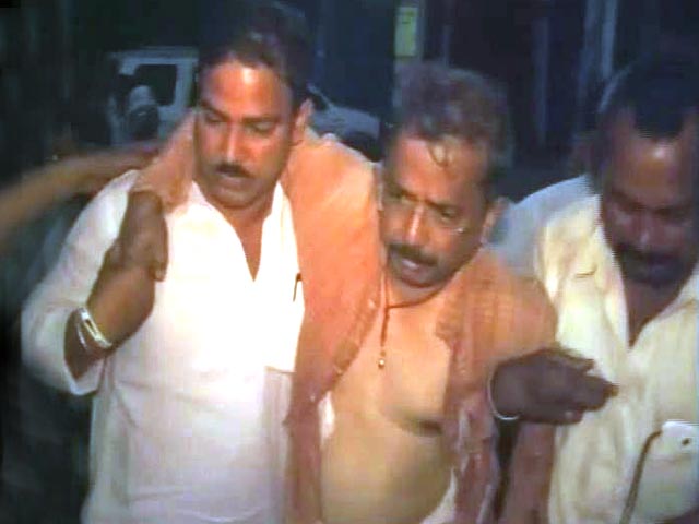 AAP candidate thrashed with iron rods; stones hurled at Shazia Ilmi