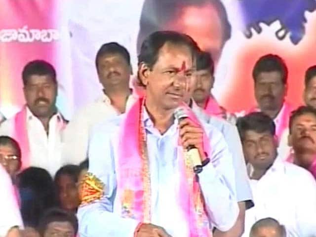 Video : KCR urges Telangana voters to 'throw out Andhra parties'