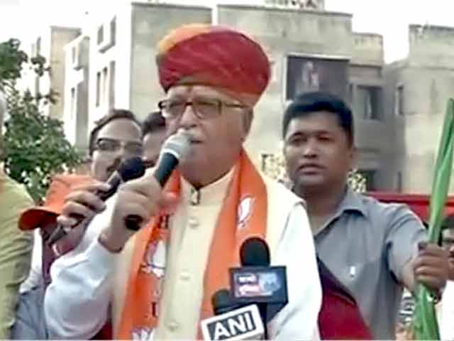 गांधीनगर में आडवाणी का रोडशो