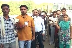 12 राज्यों की 121 लोकसभा सीटों पर मतदान 12 राज्यों की 121 लोकसभा सीटों पर मतदान